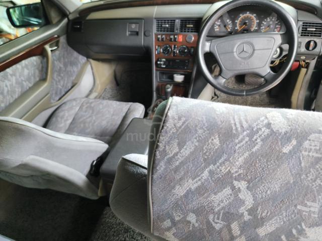 1995 Mercedes Benz E220 (CKD) 2.2 (A) - 2