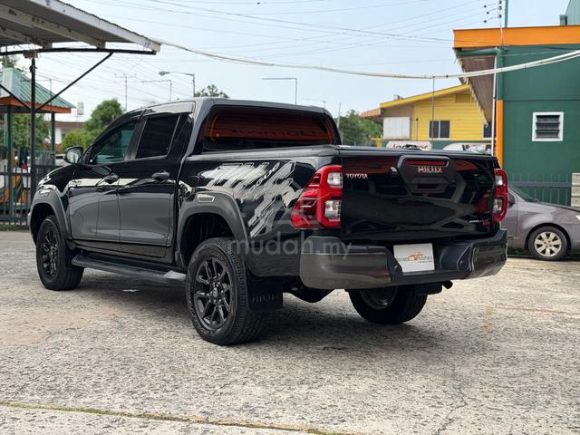 2022 Model : Toyota Hilux Rogue 2.8 4X4 At - 4