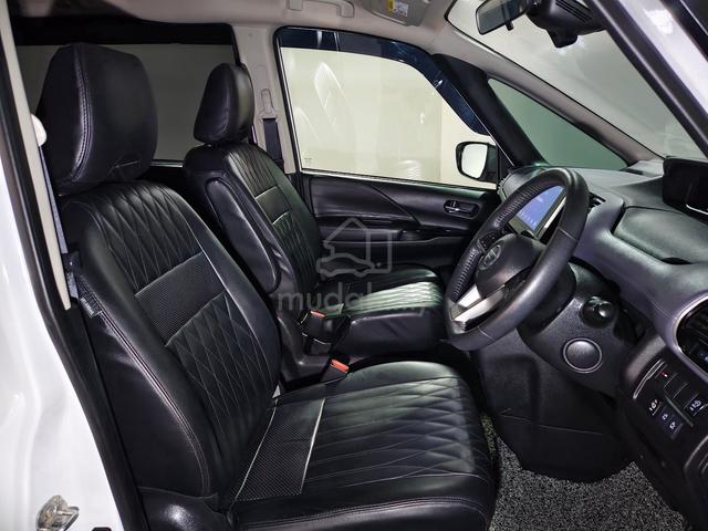 2022 Nissan Serena 2.0 Premium F/Service Like New - 5