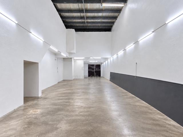 Refurbished and Good Condition USJ 19 Double Storey Terrace Factory 1