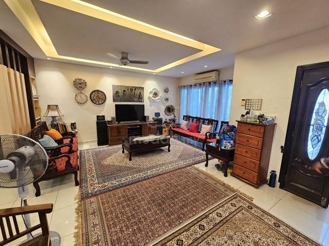 FREEHOLD RENOVATED 2.5 Storey Terrace House Taman Dagang Permai Ampang 1