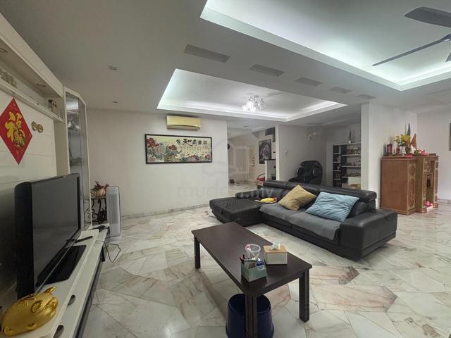 Full Renovated Huge Corner LA : 4147sf Bandar Putra Permai Equine Park 1