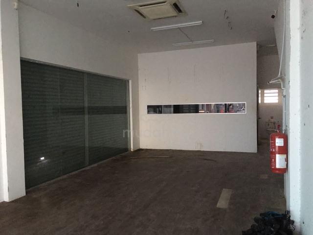 END LOT GOOD PRICE 2 Storey Shoplot Bandar Laguna Merbok For Sale 1
