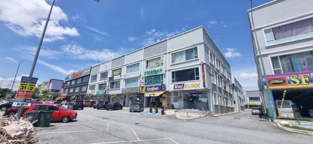Nilai 3 shop for Rent 1