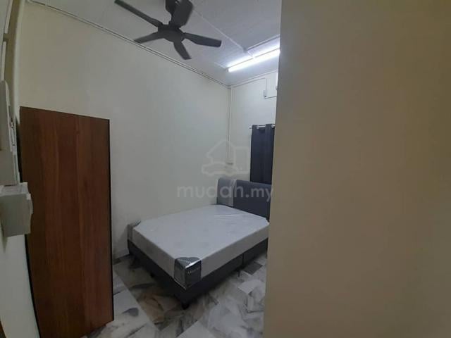 Master Room with Private Bathroom [ Larkin Bungalow ] 1