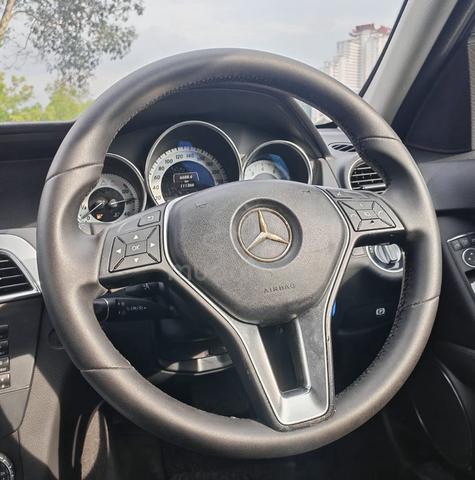 2014 Mercedes Benz C200 CGI BlueEFCY/FULL LOAN - 4