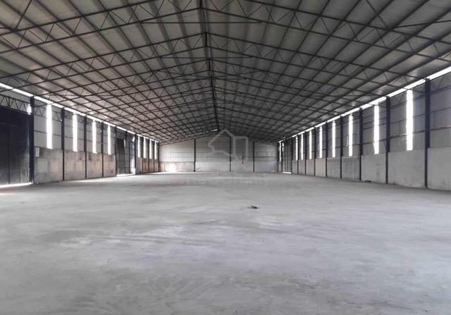 Ample space for container Factory warehouse nr Telok Panglima Garang 1