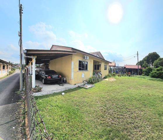 Renovated Bungalow Single Storey Kampung Padang Temu Melaka 1