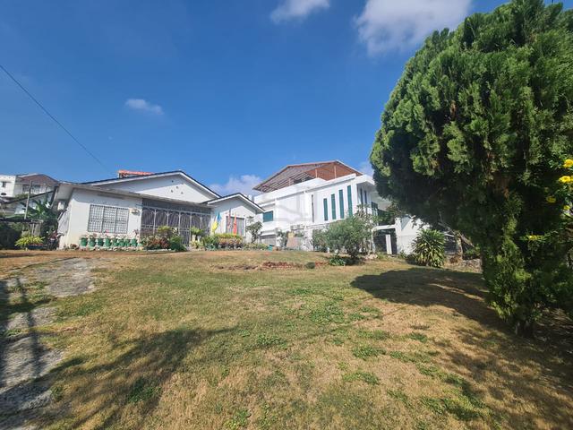 Single Storey Bungalow facing mainroad Jalan Gelugor for Commercal Use 1