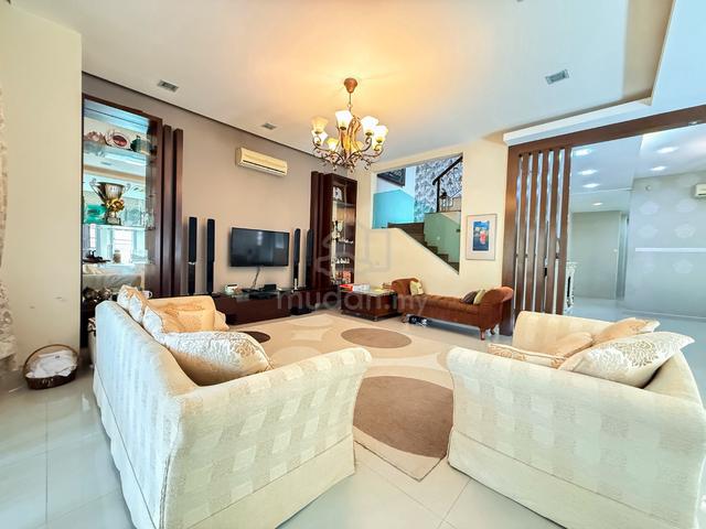 Fully RENOVATED! 2.5 Storey Bangalow, Le Putra Avenue, Seri Kembangan 1