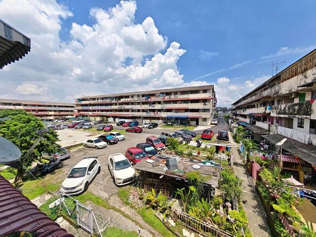 Flat Taman Ungku Tun Aminah 1