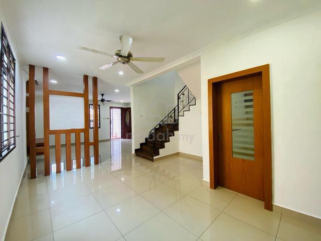 Mount Austin double storey house for rent/austin boulevard 4