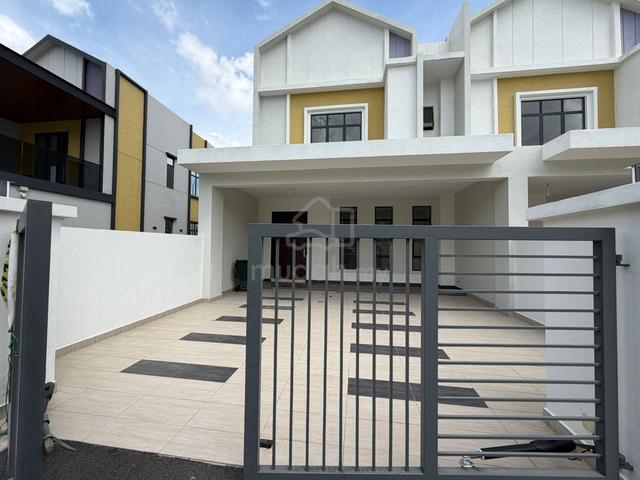 Brand new end lot, 5 mins to Mcd and econsave 1