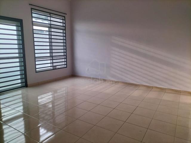 Kulai Kelapa Sawit Tmn Impiana Double Storey house for Rent 1
