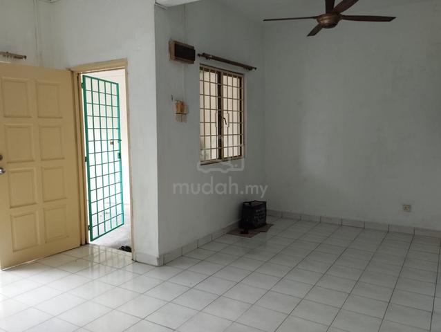 2sty house for rent at Taman Putra Prima Puchong only 1400 Welcome pm 1
