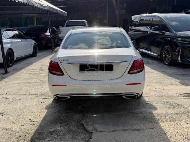 2018 Mercedes Benz E200 2.0 AVANTGARDE (CKD) (A) - 4