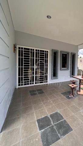 Rumah belakang Taman Desa Ranggu 1