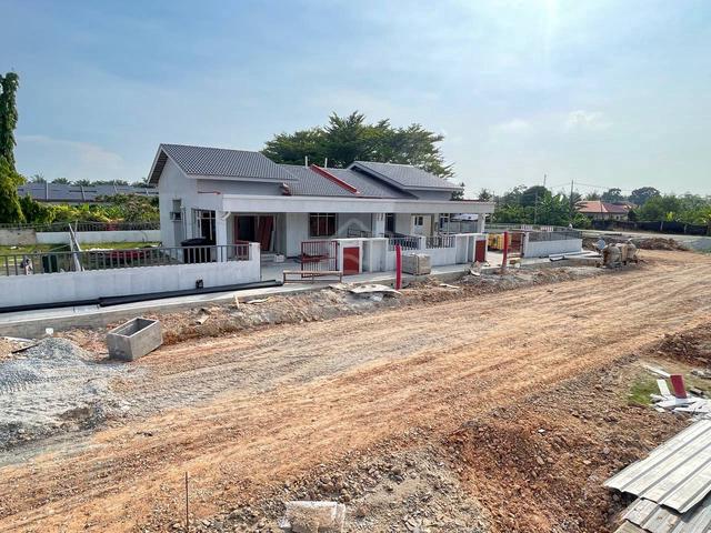 NEW SEMI D 47'5x 65’kps & TERES HOUSE 24’ x 63’ kps FULL LOAN FREEHOLD 1