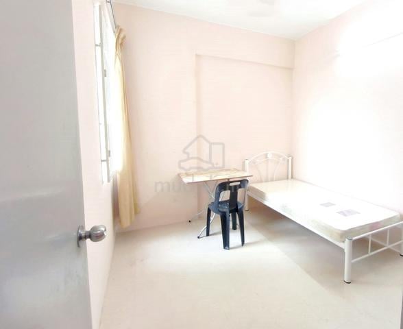Tanjung Bungah -Medium Room in Permai Jaya Tanjung Bungah for rent 1