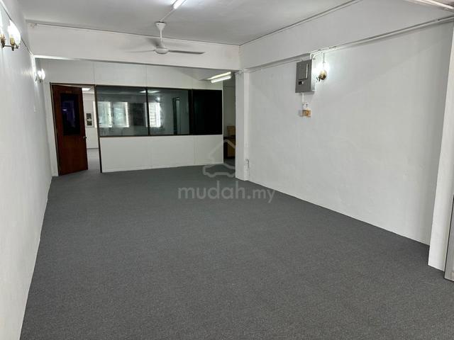 First Floor Office @ Mayang Pasir Bayan Baru / Allow Sublet 1