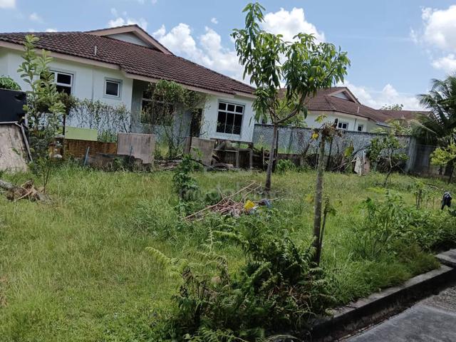 Bunglow House Murah Tanah Besar  Bandar seri Impian Kluang 1