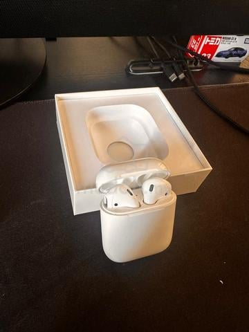 Apple AirPods 1st Generation (Gen 1) - photo 3 of 4