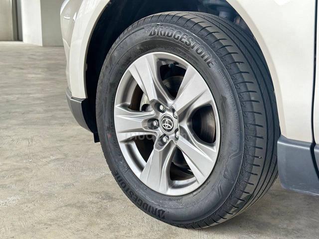 2023 Toyota Harrier S *Gold Colour* - 4