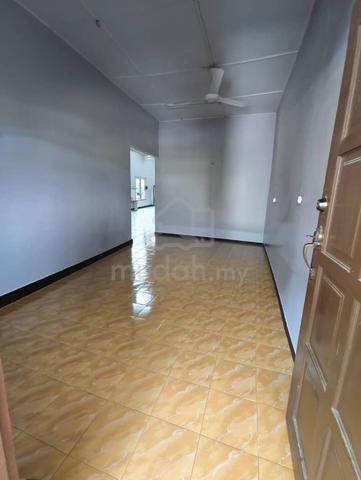 Rumah Sewa Kg Padang Tembak Teluk Intan 1