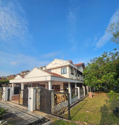 Huge side land Endlot Reno Double Storey Terrace Hse Sek 8 Shah Alam 1