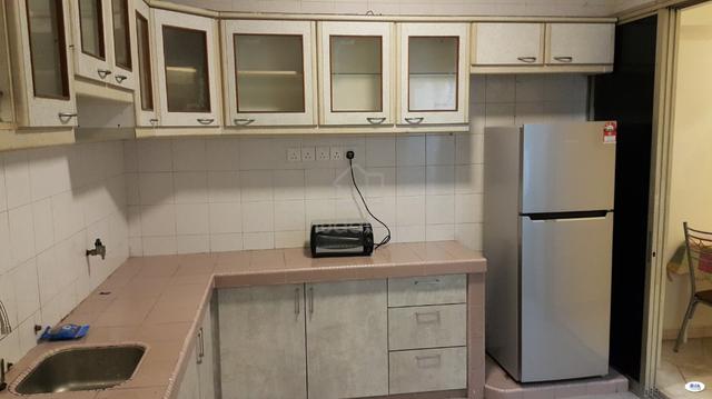 Comfort Middle Room for Rent in Sri Pelangi 1