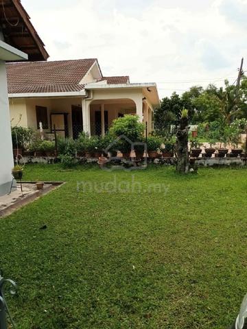 Big furnished room Near University Malaya 1