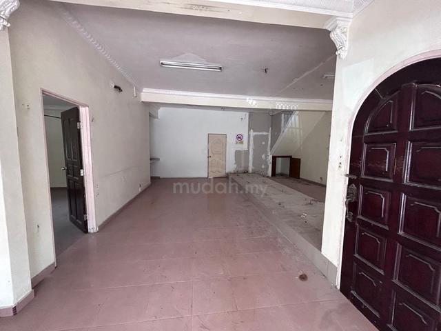 Commercial semi D Jln serampang hot area for rent . 1
