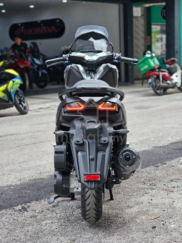 Cyclone RT2S ABS TCS - Premium Comfortable Scooter - photo 4 of 29