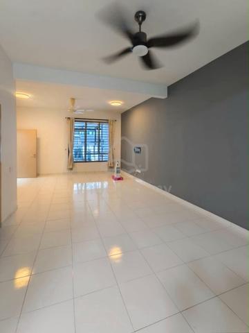 Setia tropika 11, House 20x75 Renovated, Good Condition, Facing South 1