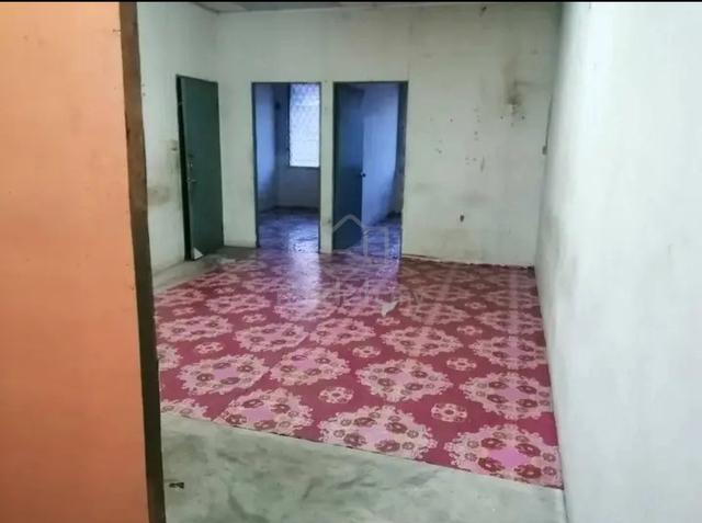 Sandakan Taman Mawar dekat pasar dan sekolah rumah di atas kedai 1