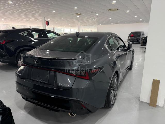 UNREG 2022 Lexus IS300 2.0 F-SPORT Black Leather - 5