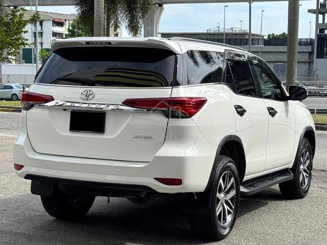 2017 Toyota FORTUNER 2.7 SRZ 4x4 SUV 7ST KLES RCAM - 5