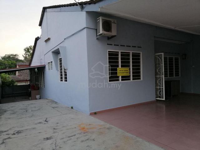 End lot terrace house at Taman Muzaffar Shah, Ayer Keroh 1