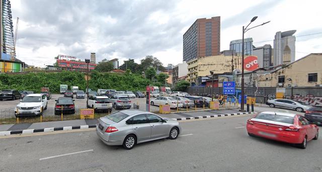 Petaling street car park area rent for small stall/food truck 1