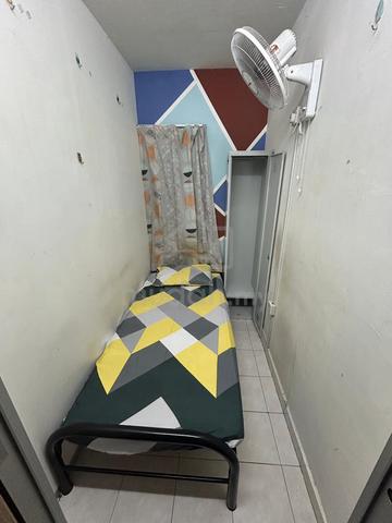 Small Room Male at Flora Damansara area Empire City 1 Utama TTDI KPJ2 1