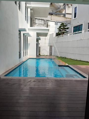 3 Storey Bungalow House WITH LIFT For Rent 1
