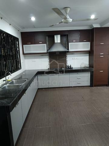 Spacious, & Well-Maintained 2-Storey House in Putra Heights for Rent 1