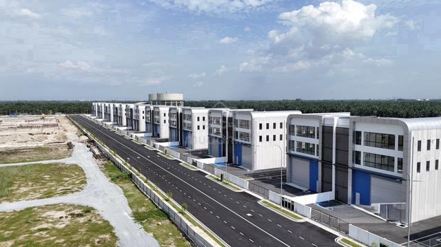 3 Storey with lift Semid new  Bandar Industrial Zone, Pulau Care 1