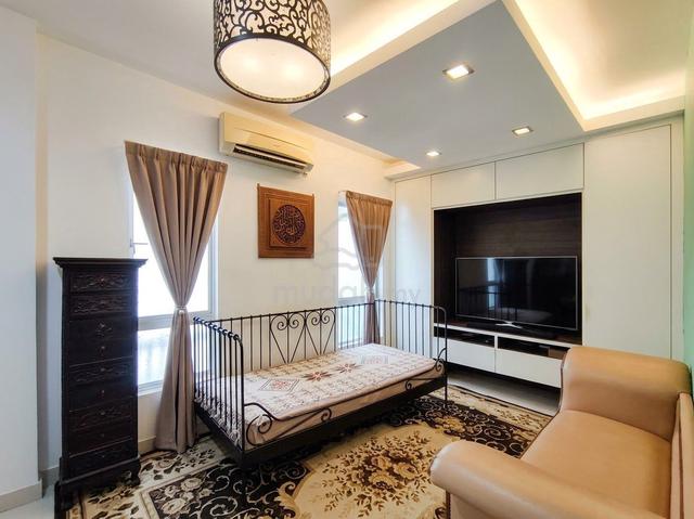 CORNER LOT🔴Nearby Masjid Bukit Raja🔷2 Storey Terrace Huge Extra Land 1