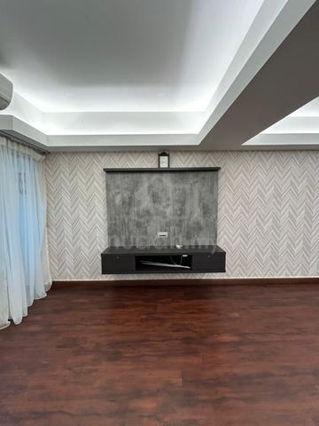 Estana Court 1