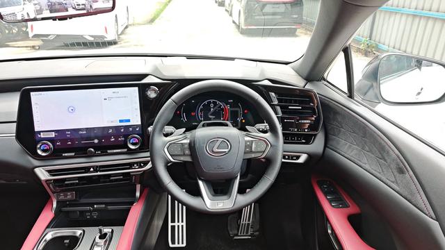 2024 Lexus RX350 2.4 F SPORT Panroof red interior - 4