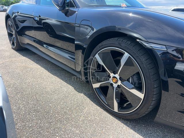 2024 BOOKNOW BLACK SChrono Porsche TAYCAN - 4