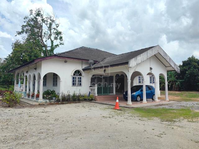 Rumah BANGLO 4BILIK TANAH 0.41EKAR TEPI JLN UTAMA KG KEBOR BESAR MANIR 1