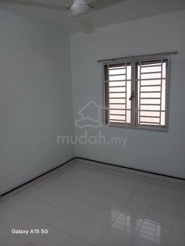 Sri Ivory (Sri Ivori) Apartment 1