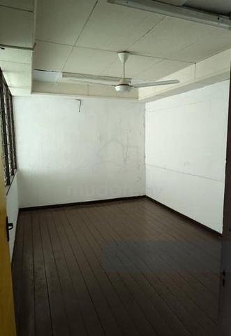 1st floor shoplot greenlane island grade jelutong 1200sf rare nice 2
